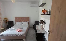 Mona's guesthouse